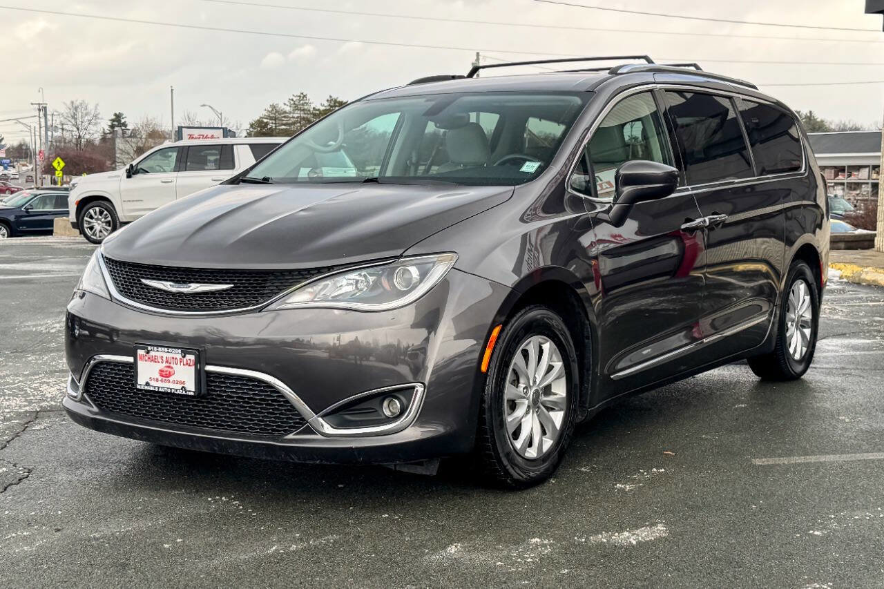 Used 2019 Chrysler Pacifica Touring-L image 8