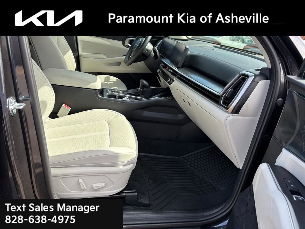 Certified 2025 Kia Sorento EX w/ Panoramic Sunroof Package image 20