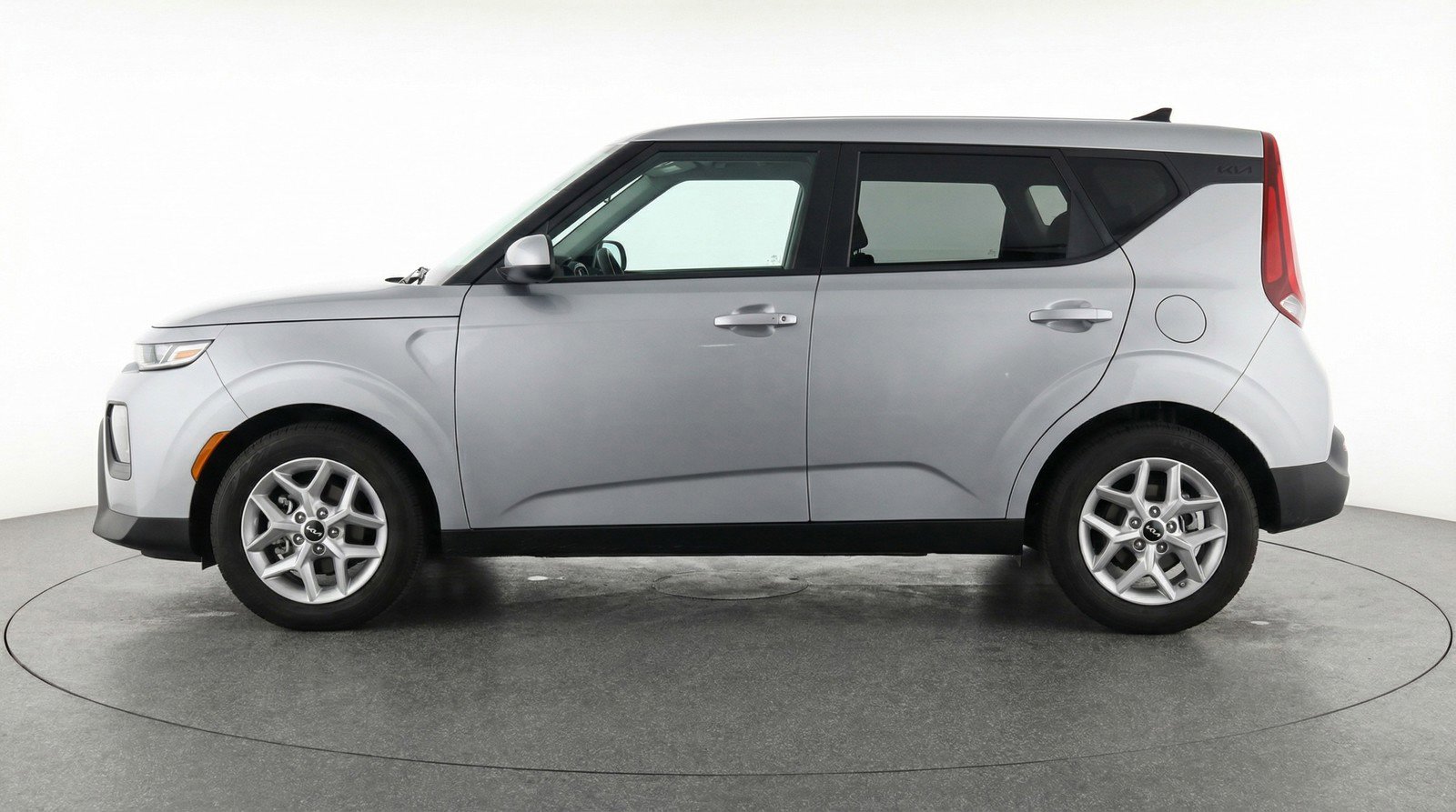 Used 2025 Kia Soul LX w/ LX Technology Package FWD image 5