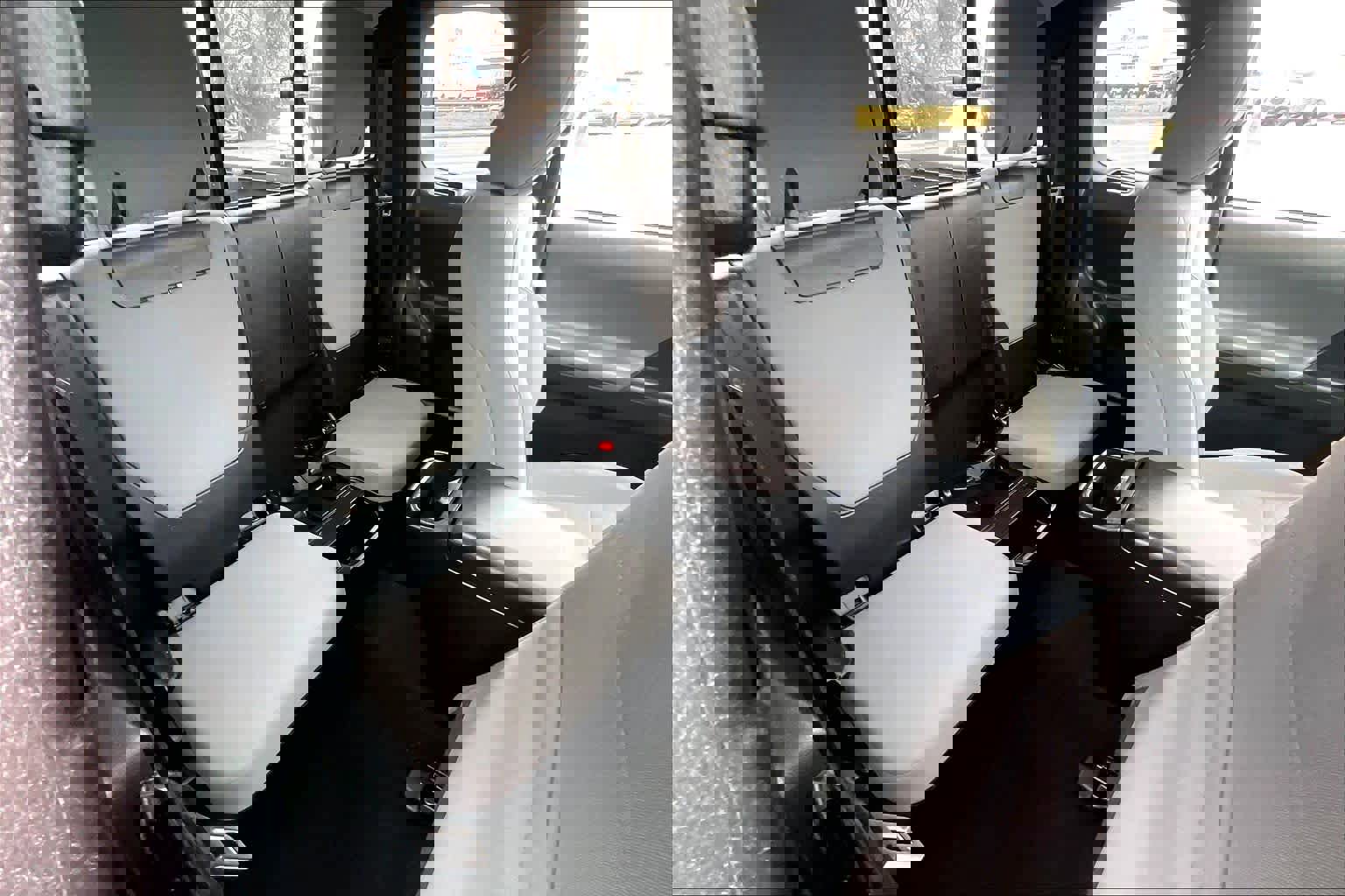 Used 2017 Toyota Tacoma SR5 w/ SR5 Appearance Package (SM) image 20