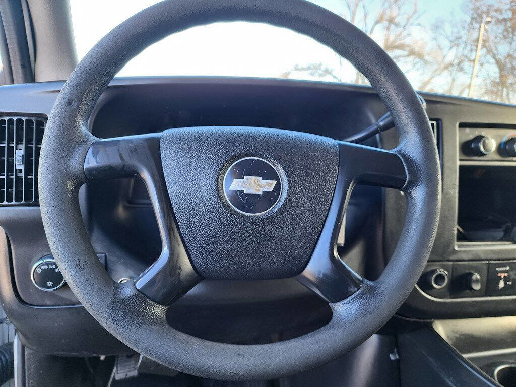 Used 2008 Chevrolet Express 2500 image 11