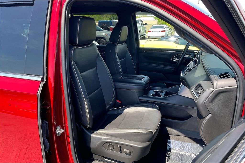 Used 2023 GMC Yukon XL SLT image 31
