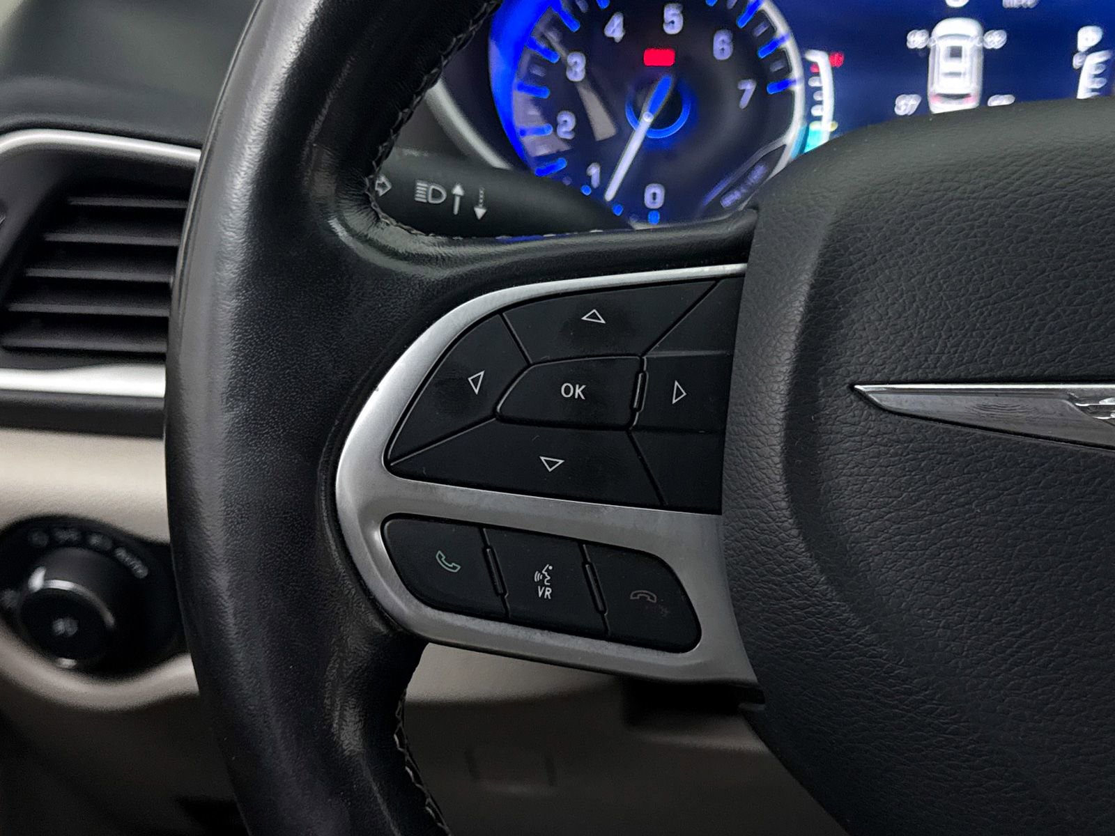 Used 2021 Chrysler Pacifica Touring-L FWD image 33