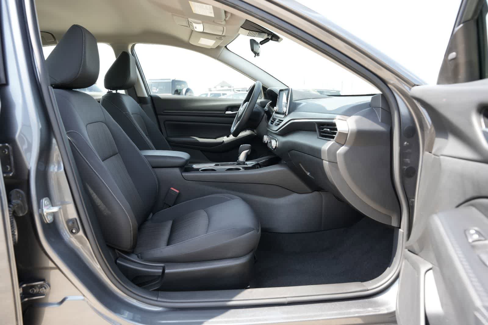 Used 2024 Nissan Altima 2.5 SV FWD image 20