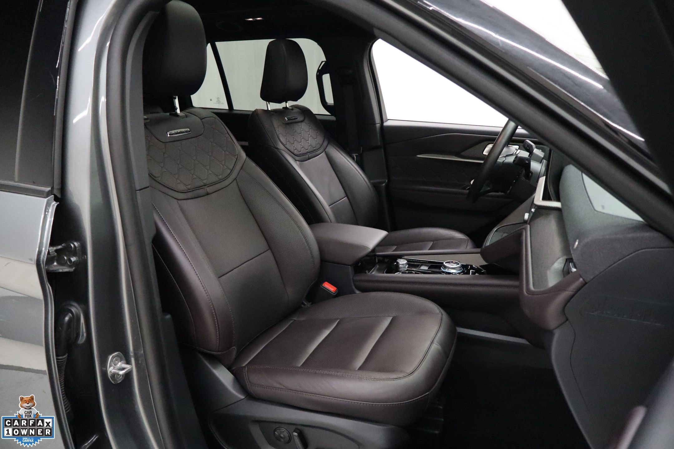 Certified 2025 Ford Explorer Platinum w/ LUX Leather Package image 32