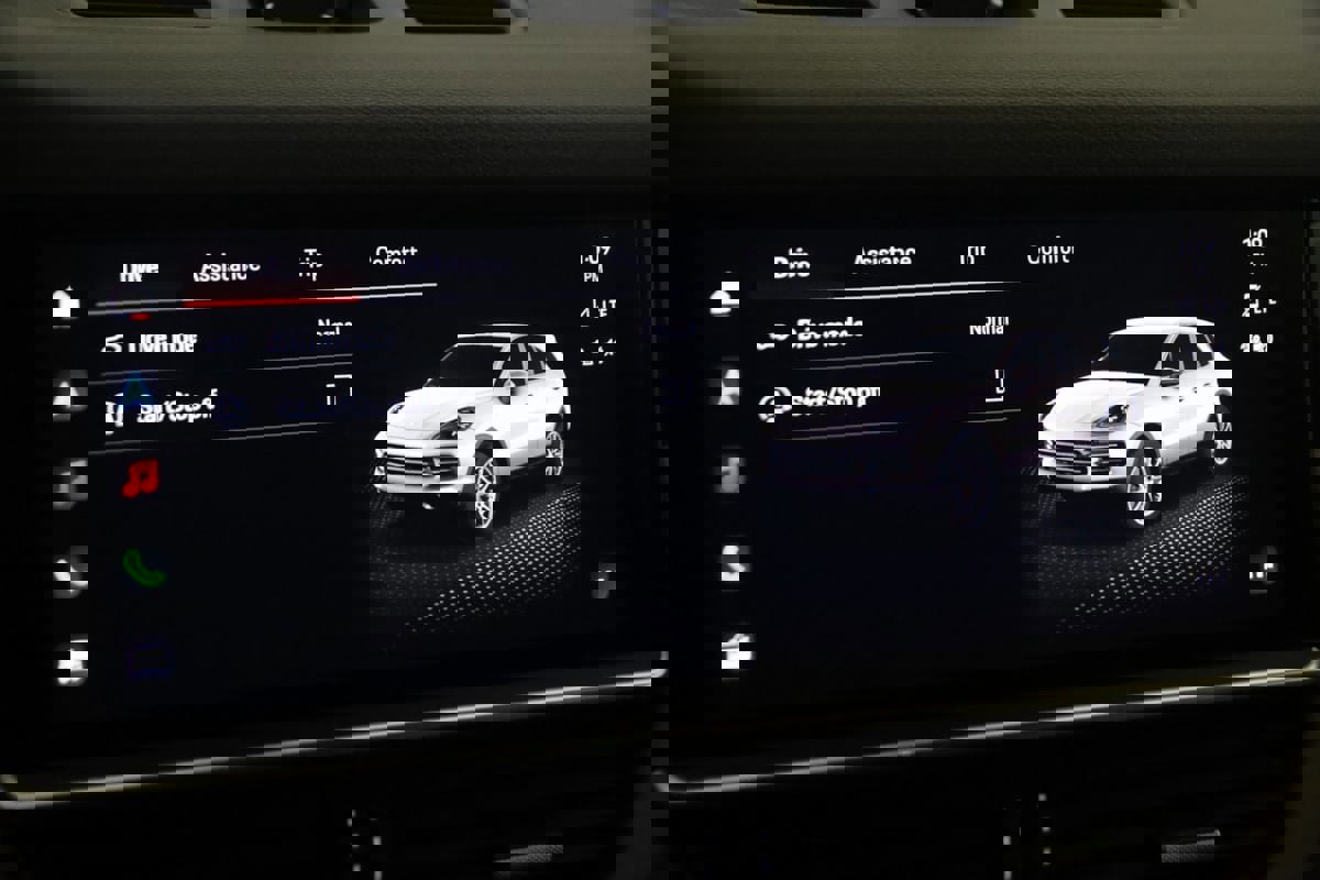 Used 2022 Porsche Cayenne Platinum Edition w/ Premium Package Plus image 51