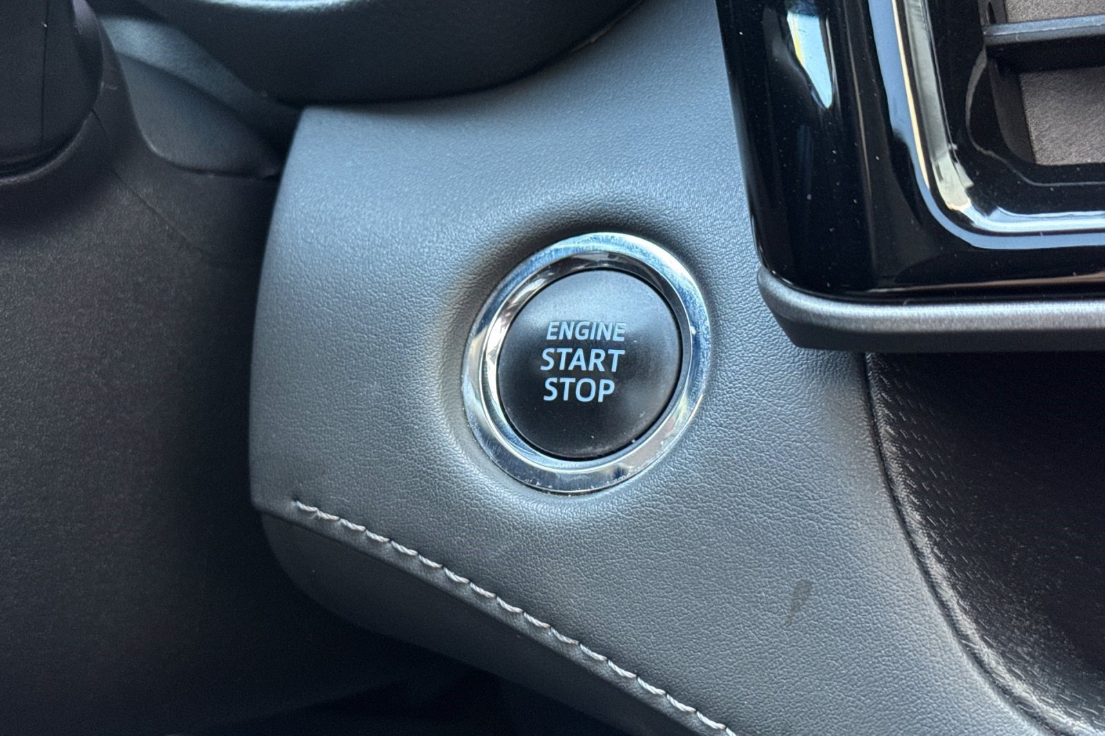 Used 2022 Toyota Highlander XLE FWD image 16