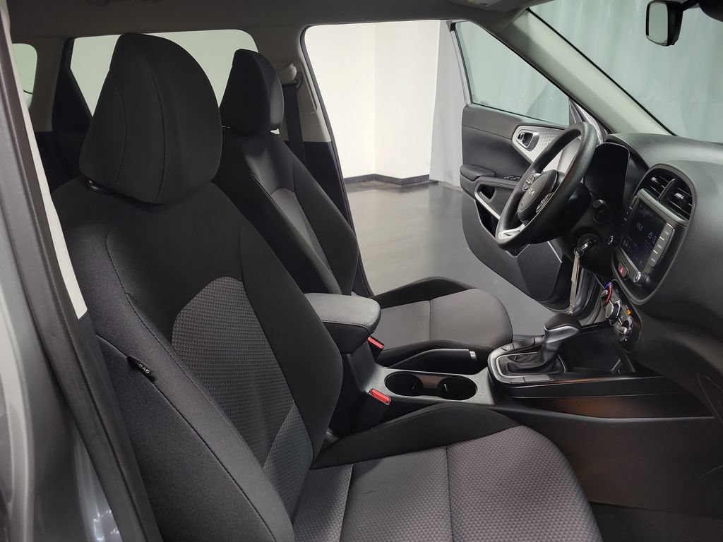 Used 2025 Kia Soul LX w/ LX Technology Package FWD image 27