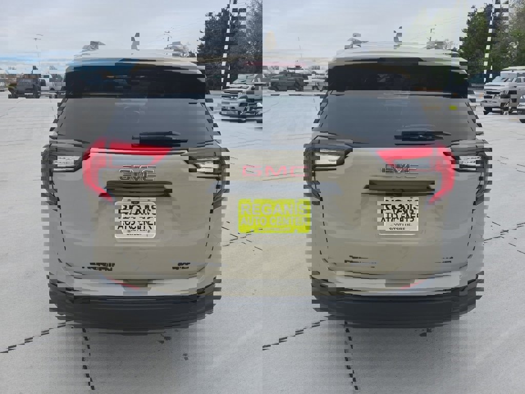 Used 2023 GMC Terrain SLE w/ Driver Convenience Package image 6