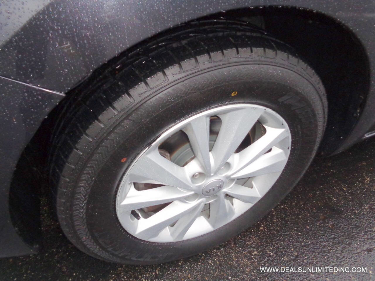 Used 2016 Kia Sedona LX w/ LX Essentials Premium Package image 7
