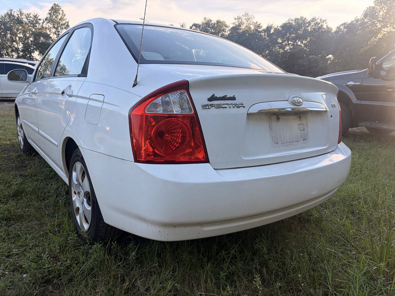 Used 2006 Kia Spectra FWD image 2