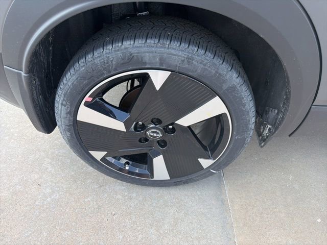 New 2026 Nissan Kicks SR w/ Cold Weather Package AWD/4WD image 4