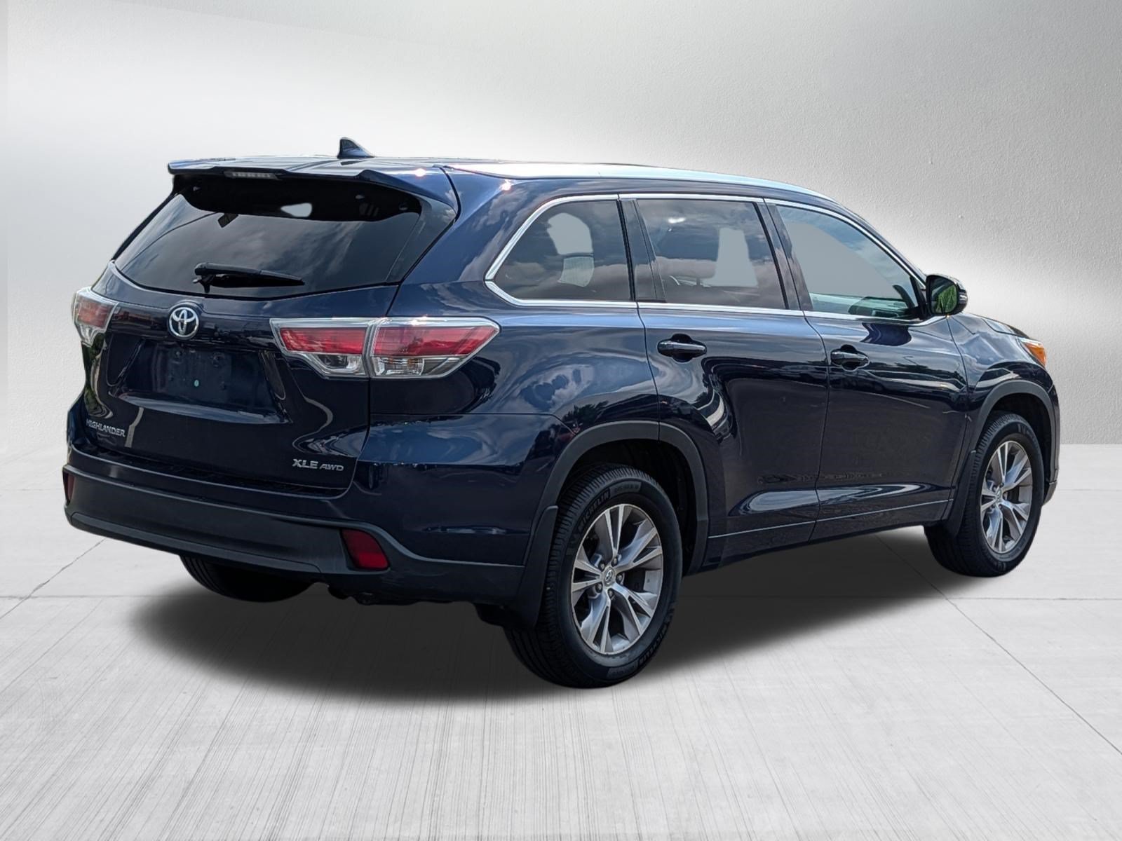 Used 2015 Toyota Highlander XLE AWD/4WD image 3