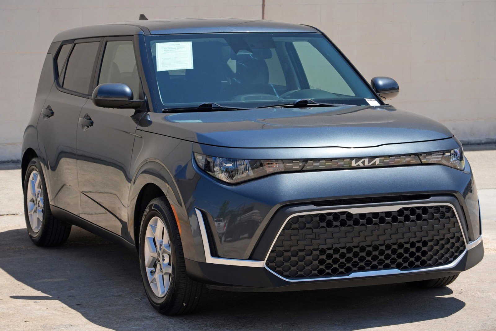 Used 2023 Kia Soul LX w/ LX Technology Package FWD image 44