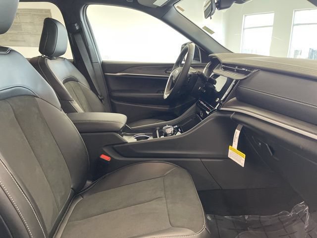 New 2026 Jeep Grand Cherokee Altitude AWD/4WD image 25