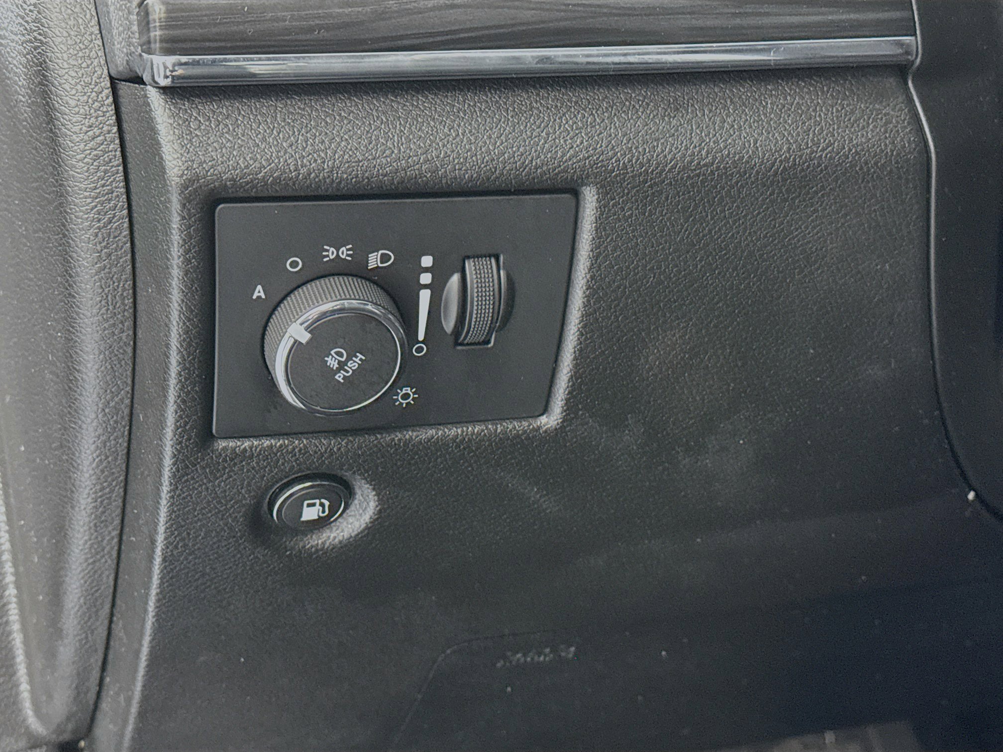 Used 2021 Jeep Grand Cherokee Limited image 10