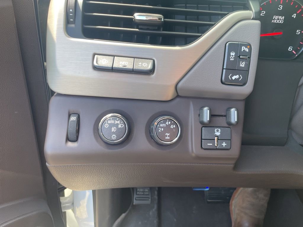 Used 2015 GMC Yukon Denali w/ Touring Package image 18