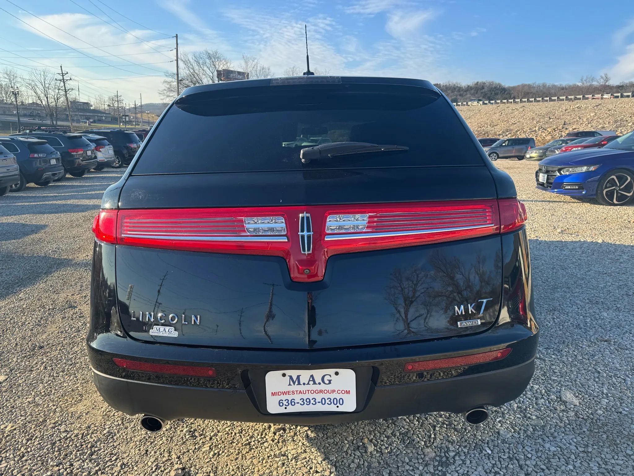 Used 2017 Lincoln MKT AWD image 4