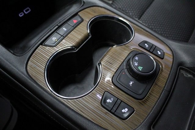 Certified 2023 GMC Acadia SLE w/ Driver Convenience Package FWD image 28