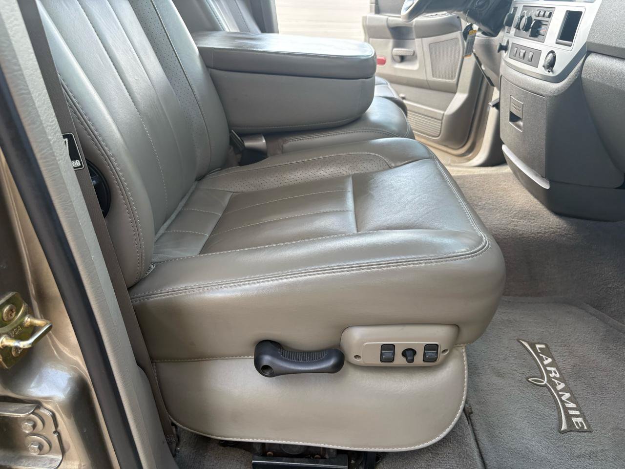 Used 2006 Dodge Ram 2500 Truck Laramie AWD/4WD image 40