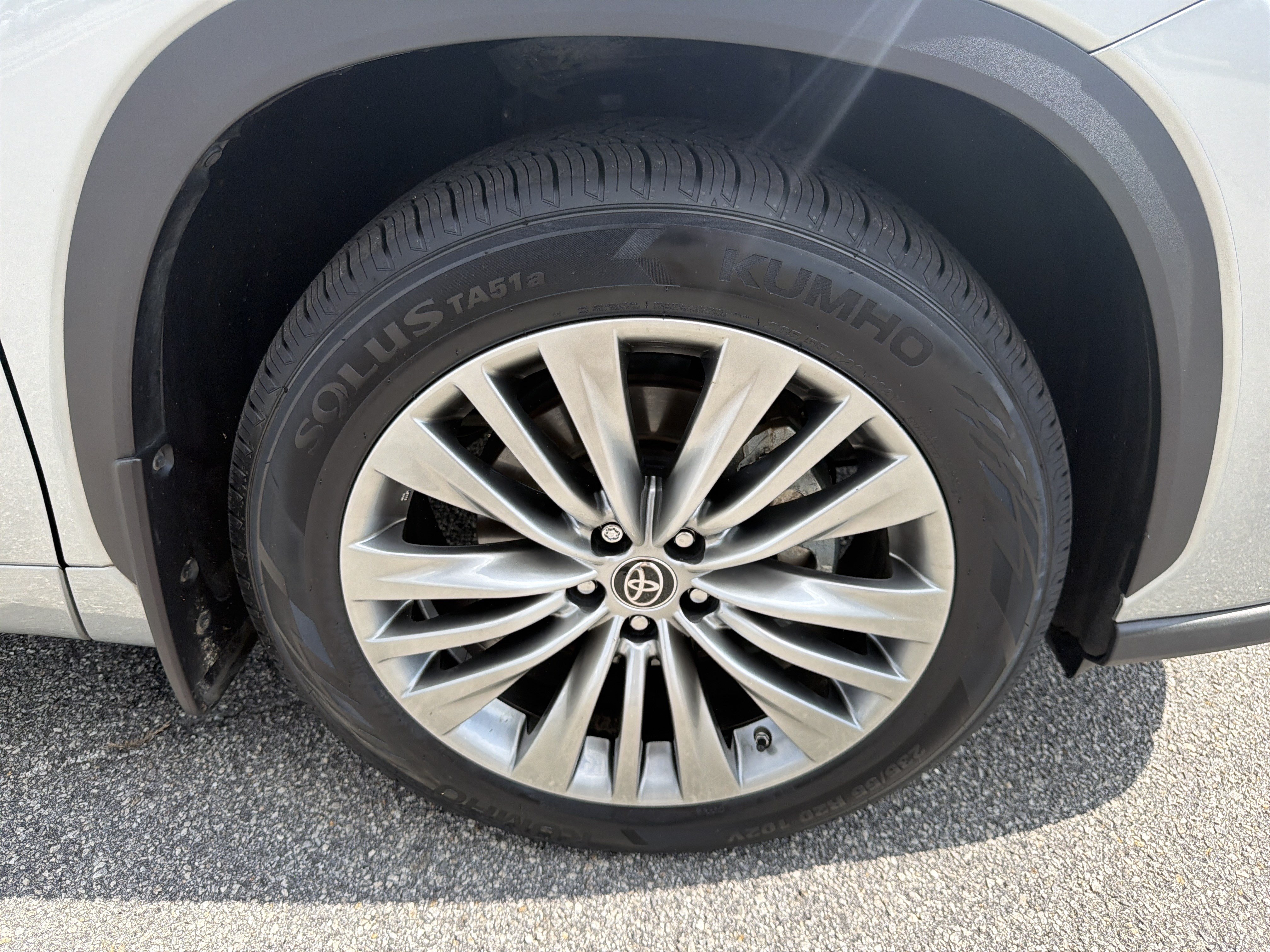 Used 2023 Toyota Highlander Platinum AWD/4WD image 23