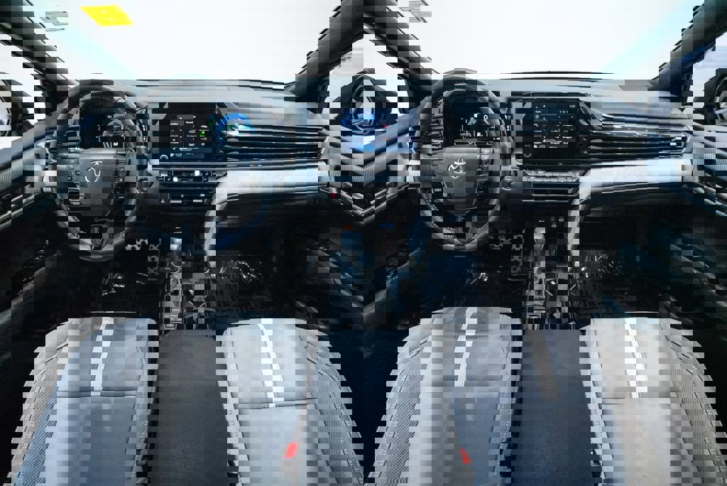 Certified 2025 Toyota Camry SE w/ Convenience Package image 13