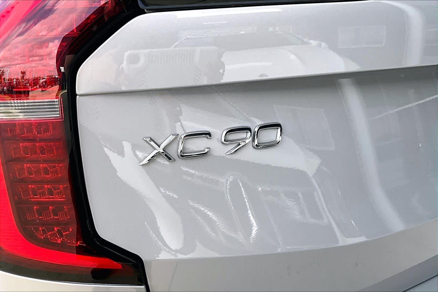 Used 2025 Volvo XC90 B5 Plus AWD/4WD image 28