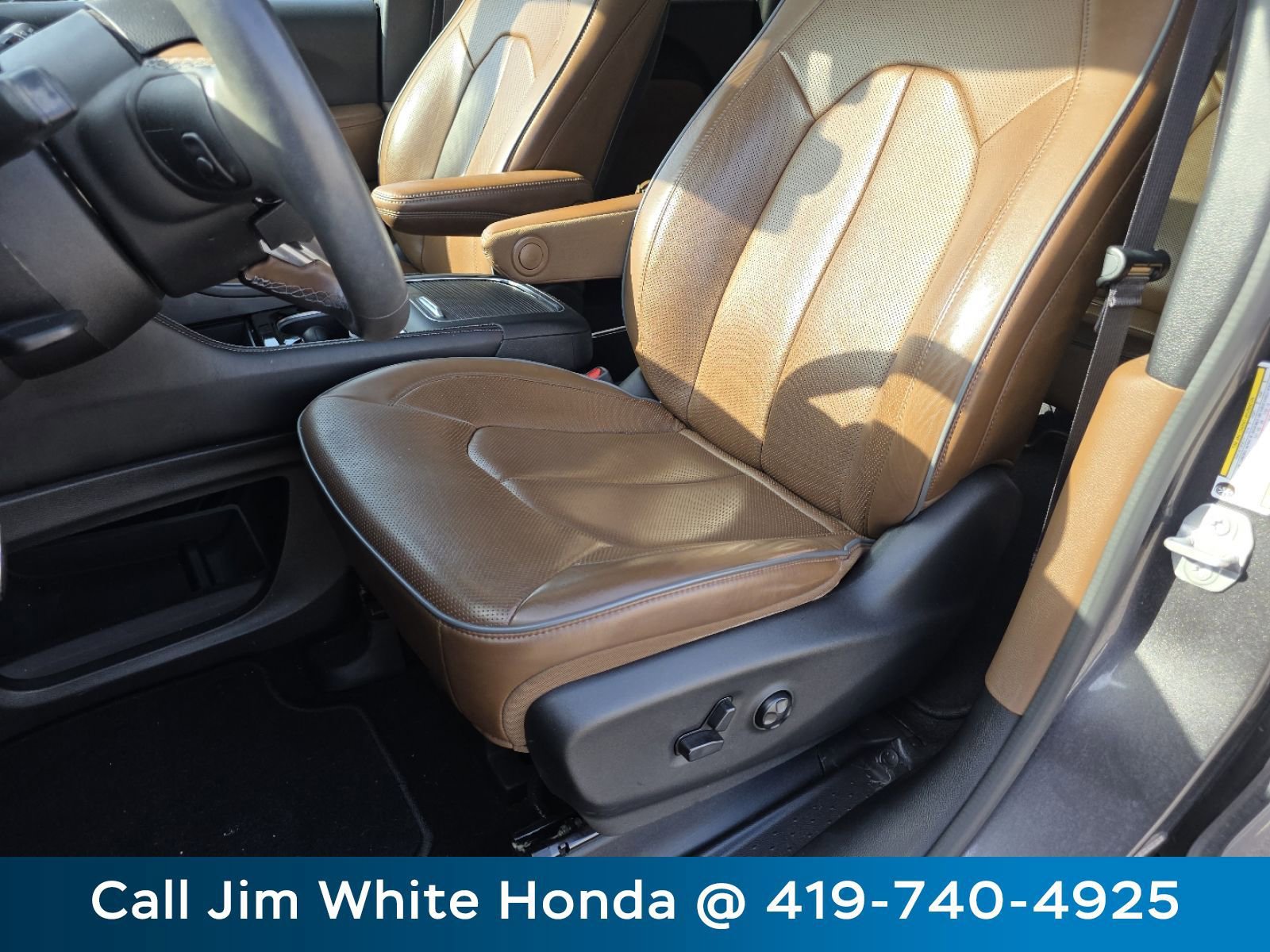 Used 2021 Chrysler Pacifica Limited w/ Uconnect Theater Family Group AWD/4WD image 25