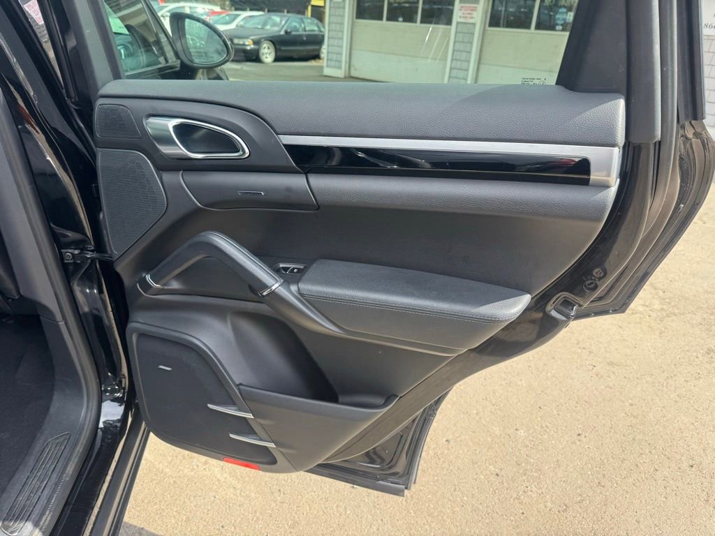 Used 2014 Porsche Cayenne Platinum Edition image 22