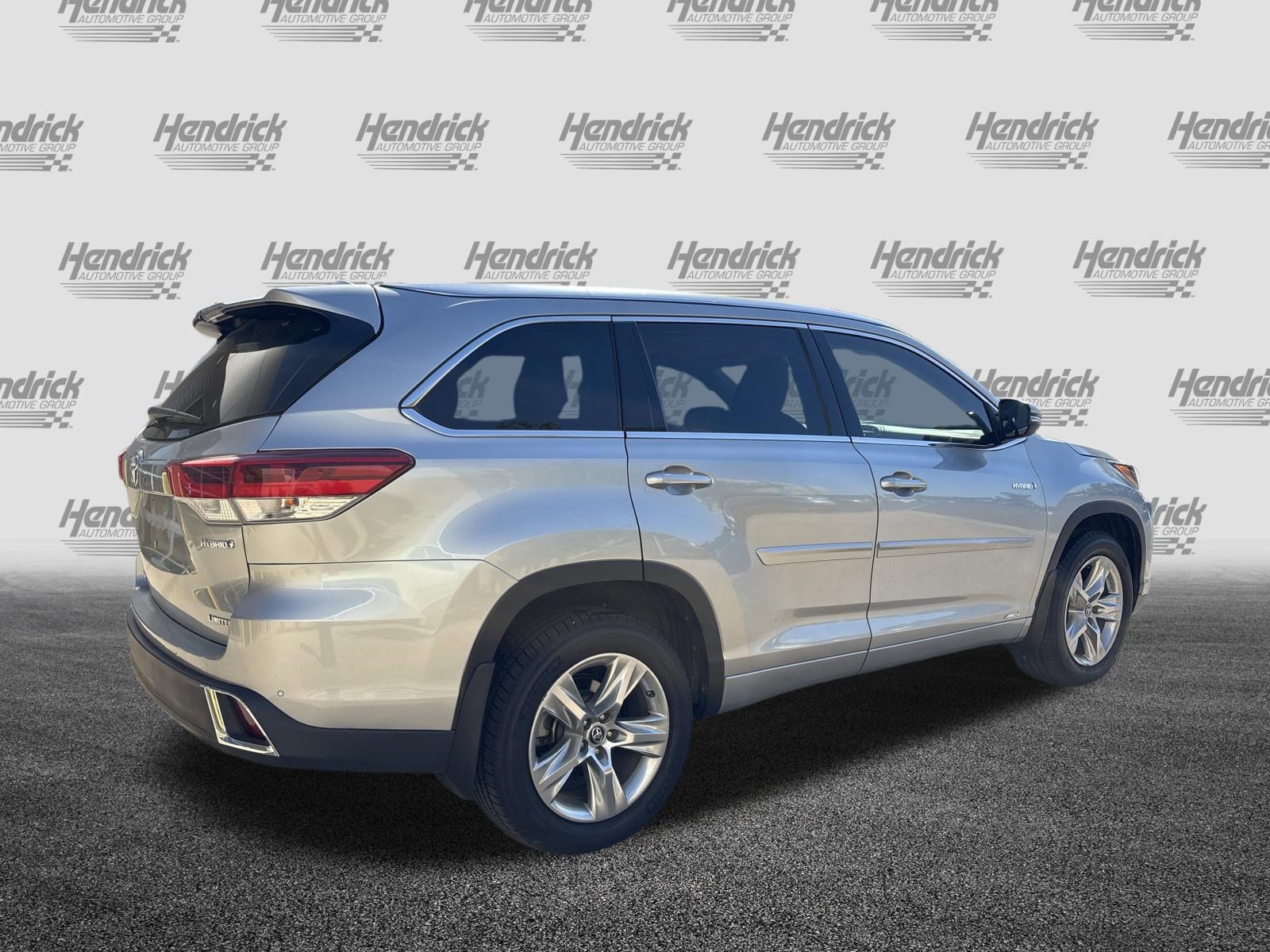 Used 2017 Toyota Highlander Limited AWD/4WD image 10