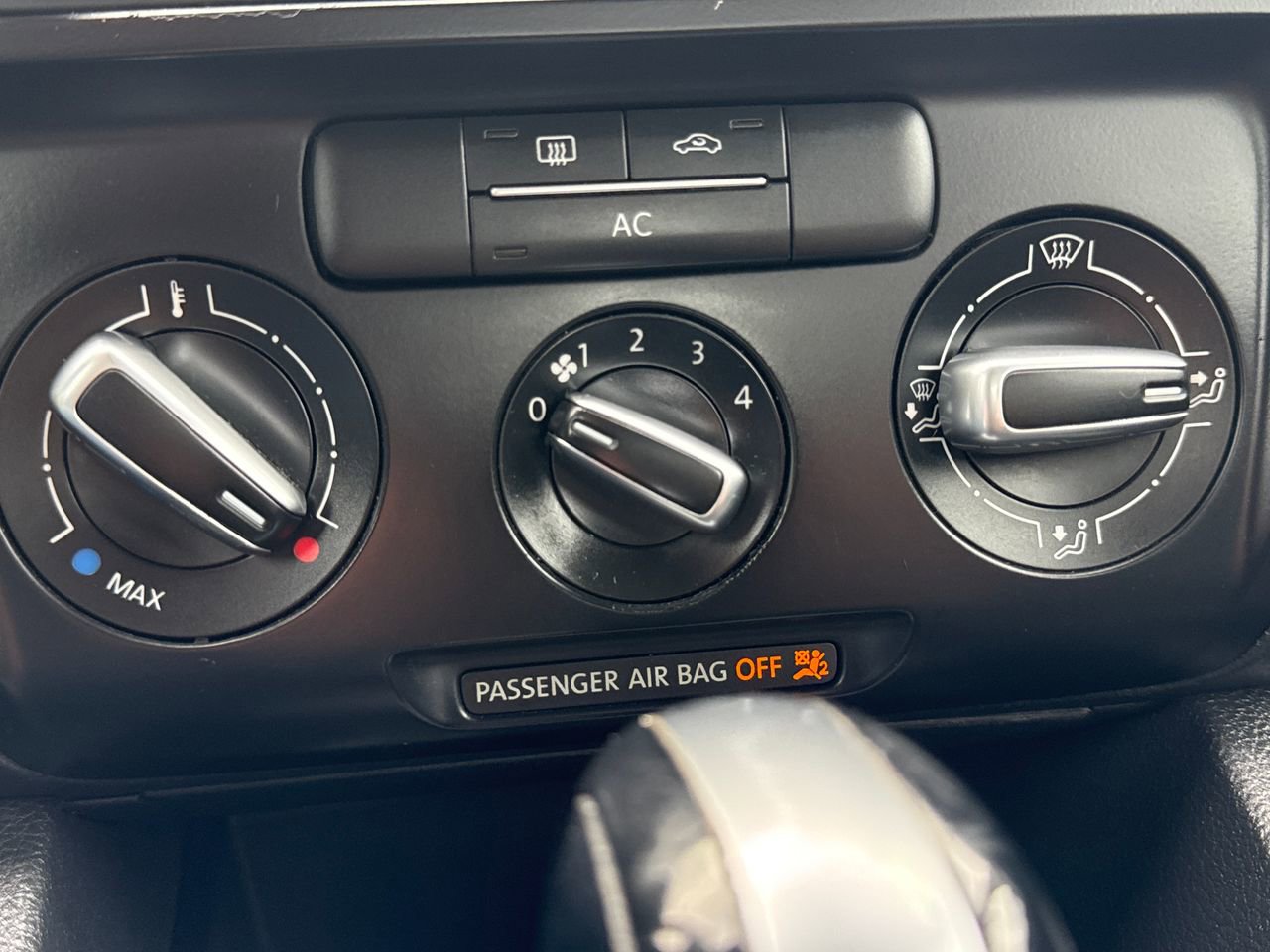 Used 2011 Volkswagen Jetta SE image 20