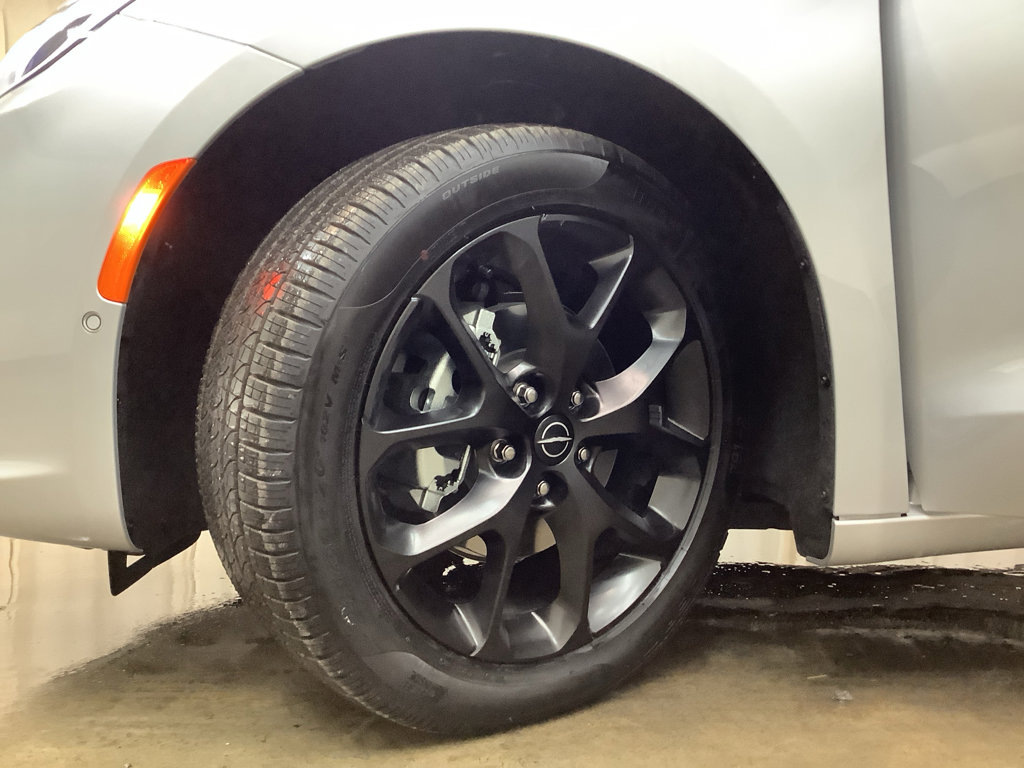 New 2026 Chrysler Pacifica Select w/ S Appearance Package FWD image 28