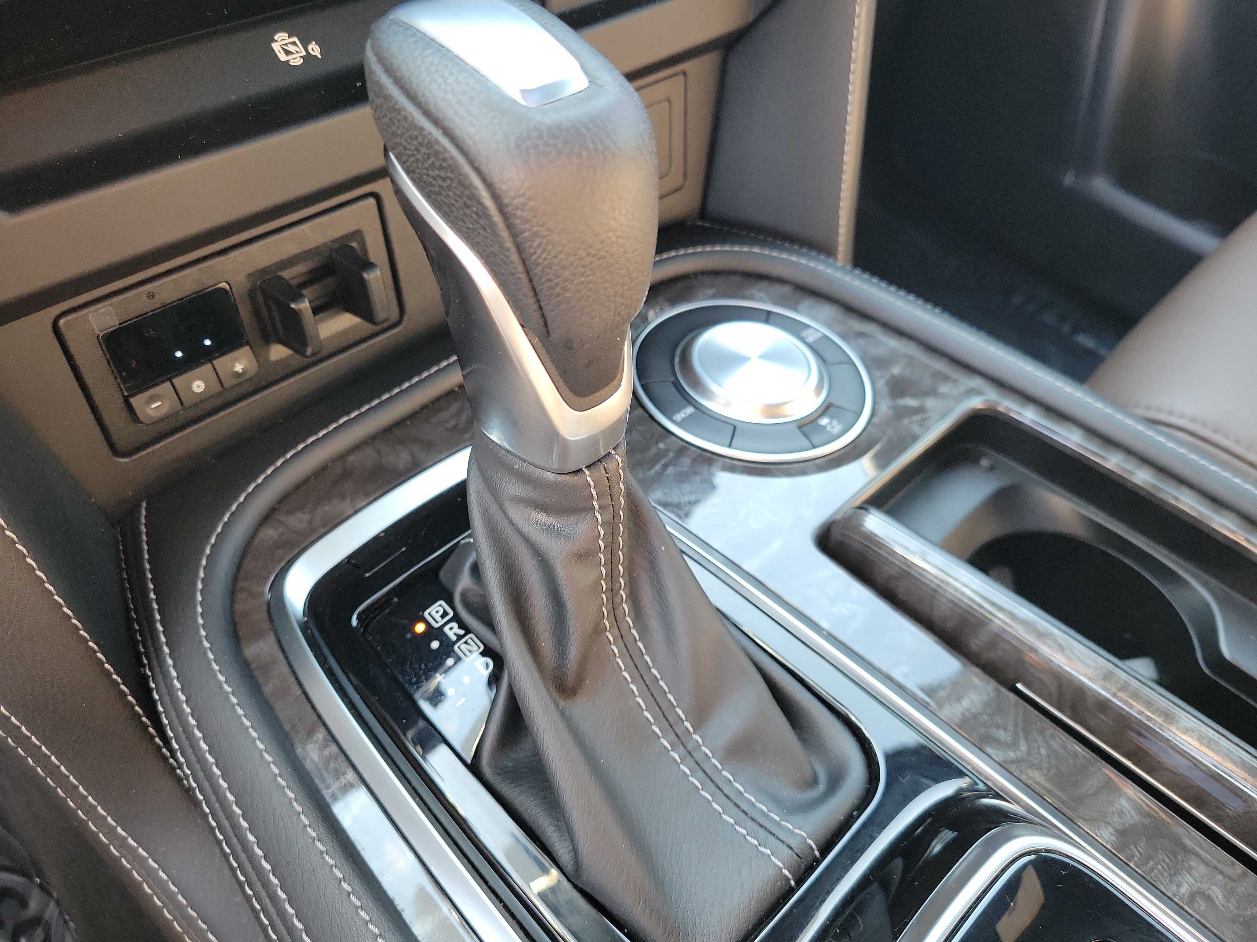 Certified 2021 Nissan Armada Platinum image 36