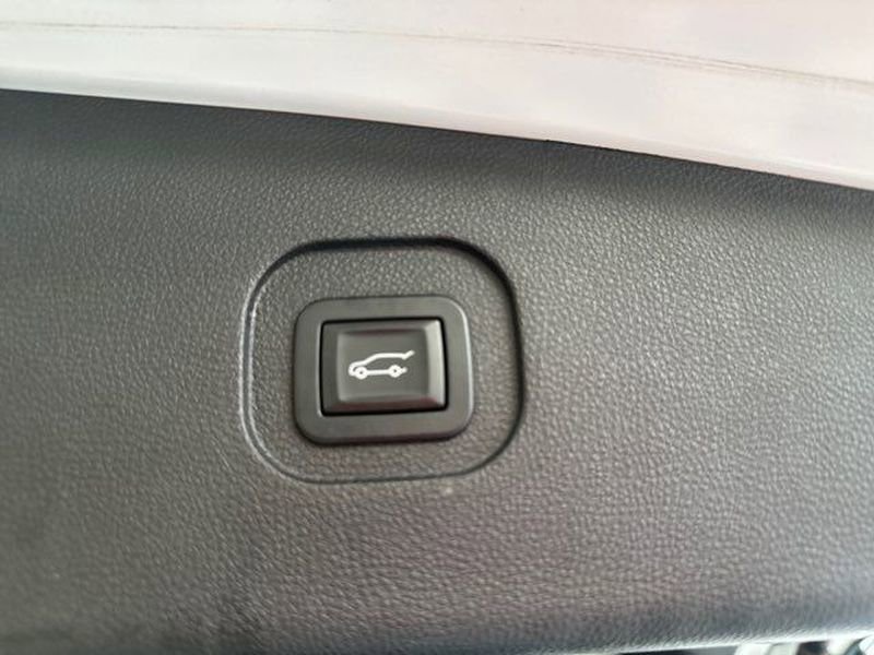 Used 2017 Chevrolet Equinox LT w/ Convenience Package image 10