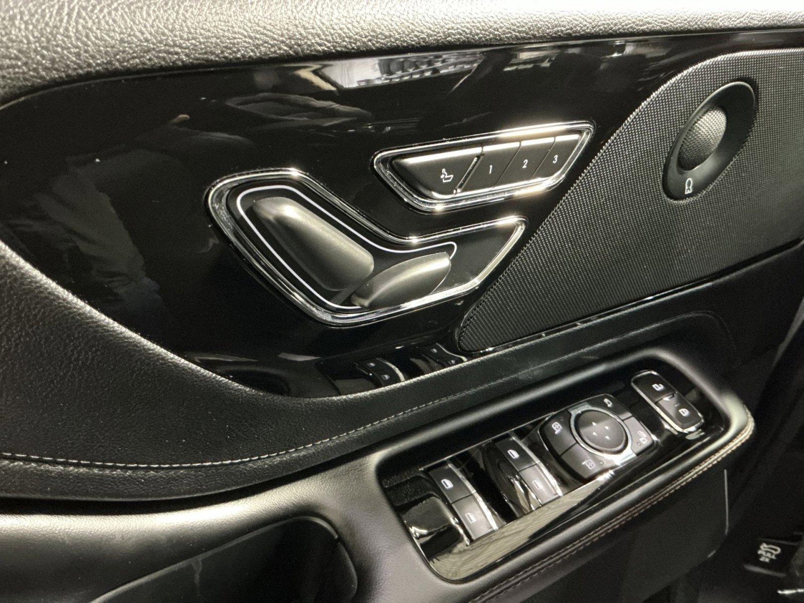 Used 2023 Lincoln Aviator Reserve image 23