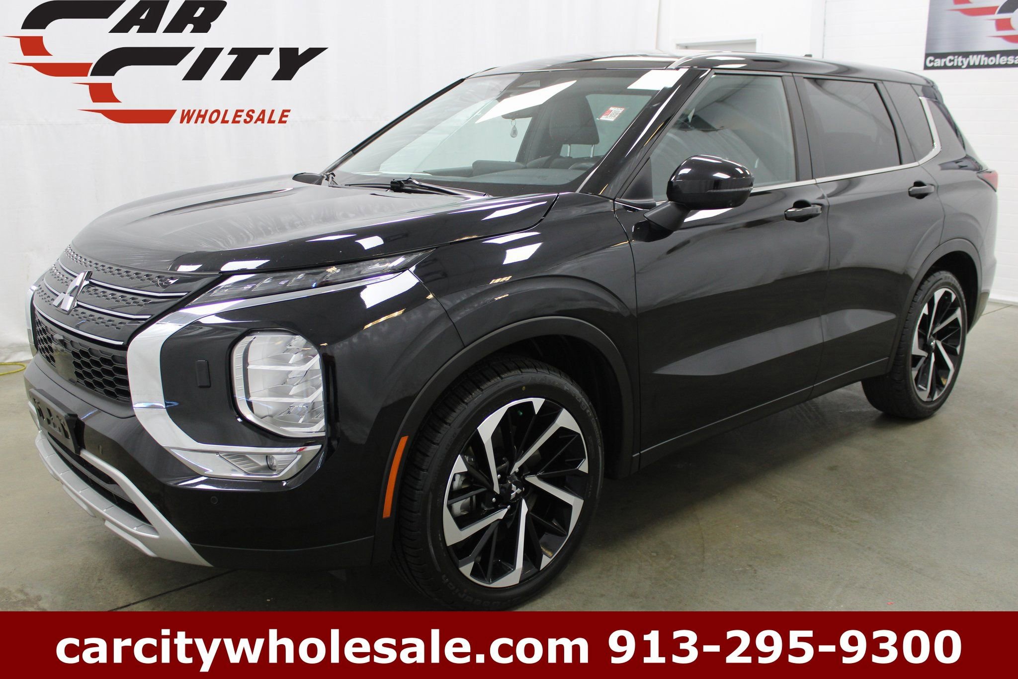 Used 2023 Mitsubishi Outlander SE AWD/4WD image 1