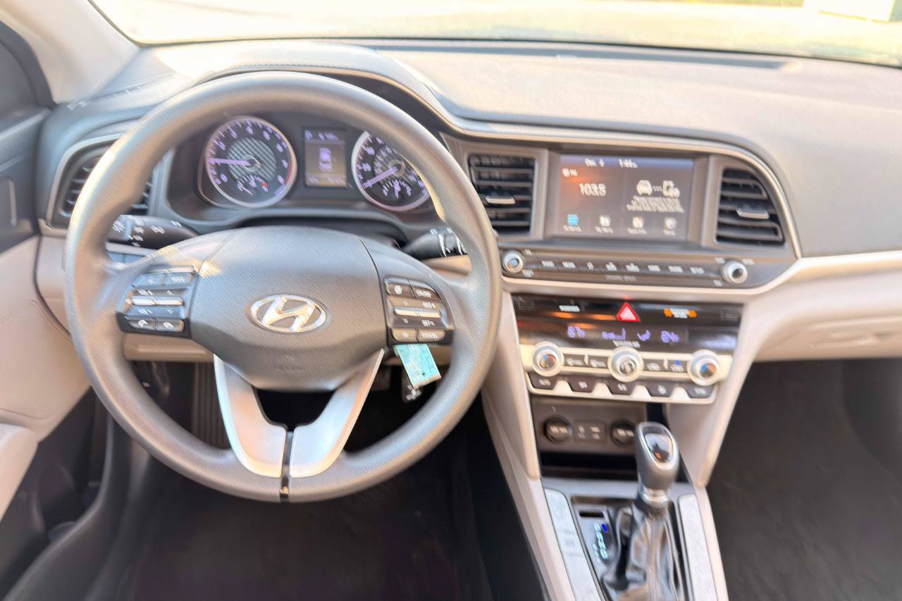 Used 2020 Hyundai Elantra SEL FWD image 12