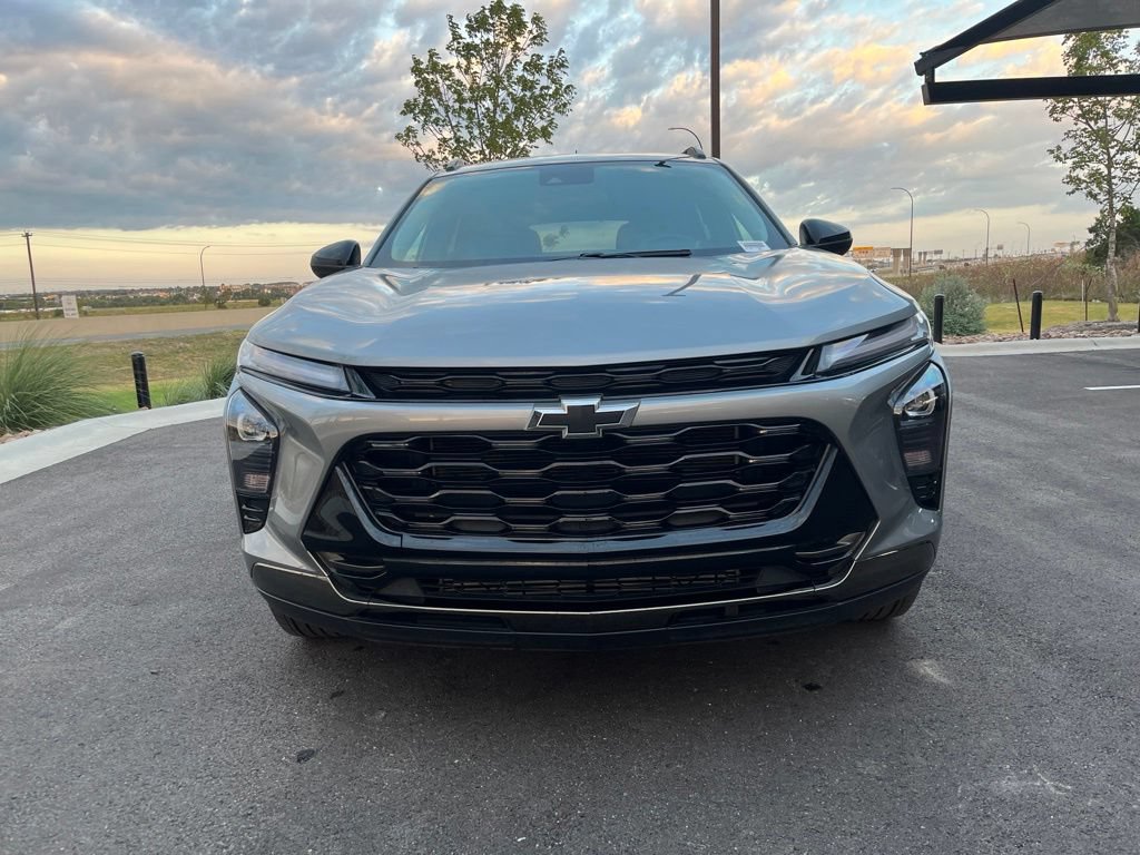 Used 2025 Chevrolet Trax ACTIV FWD image 2