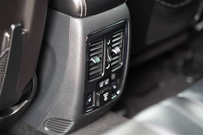 Used 2015 Jeep Grand Cherokee Limited w/ Luxury Group II AWD/4WD image 68