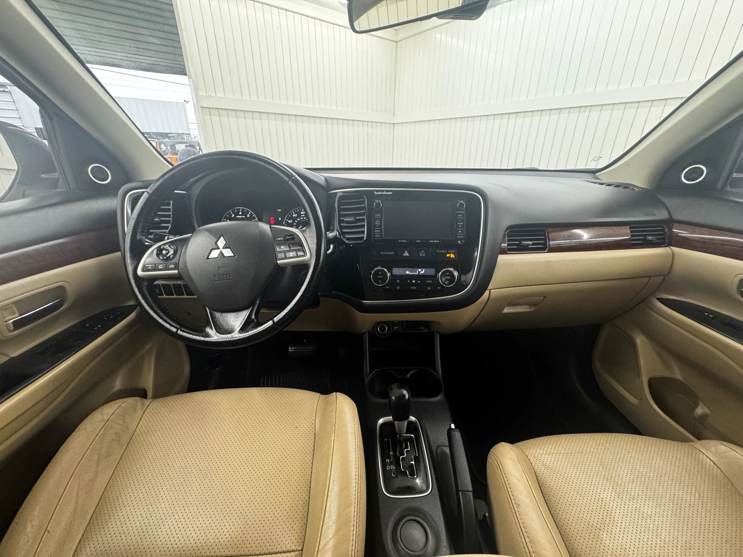 Used 2014 Mitsubishi Outlander SE image 14