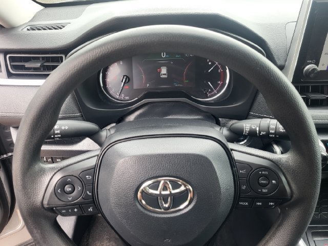 Used 2024 Toyota RAV4 XLE FWD image 15