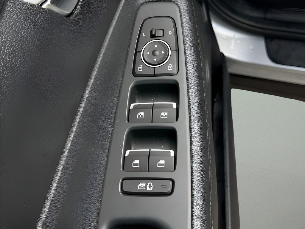 Used 2023 Hyundai Santa Fe SEL FWD image 14