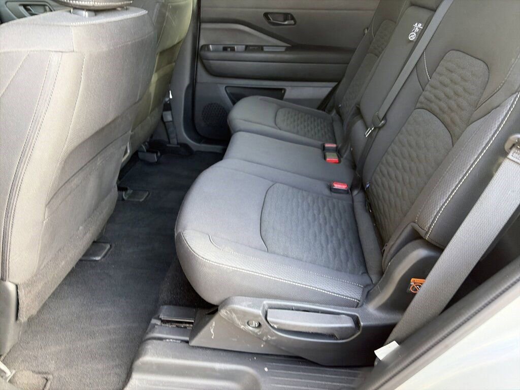 Certified 2025 Nissan Pathfinder SV image 30