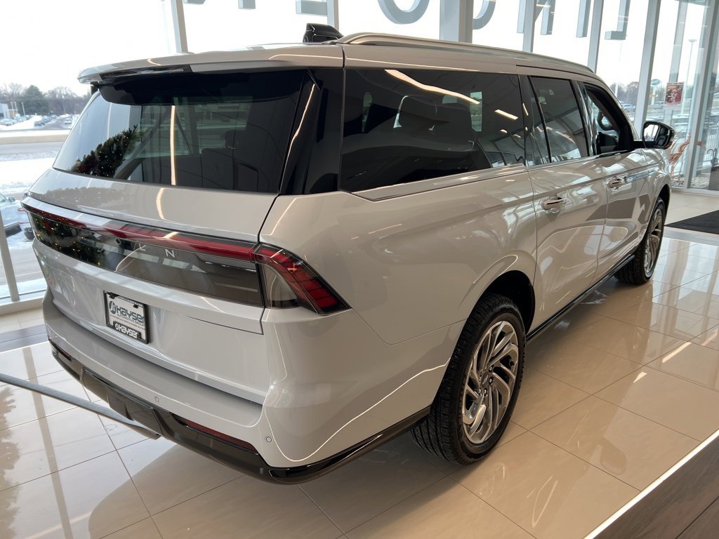 New 2025 Lincoln Navigator L Reserve image 6