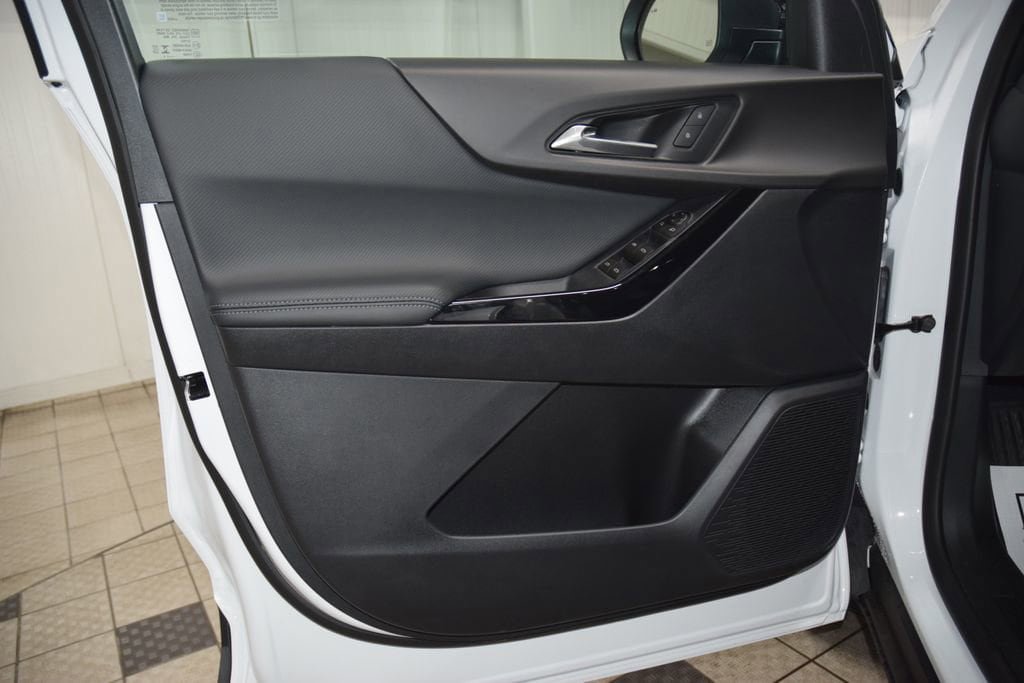 New 2026 Chevrolet Equinox LT w/ Midnight Edition FWD image 40