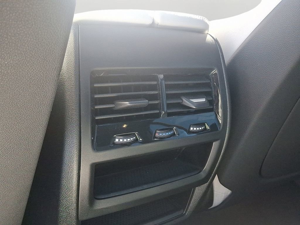 Used 2024 BMW X5 sDrive40i w/ Premium Package image 11