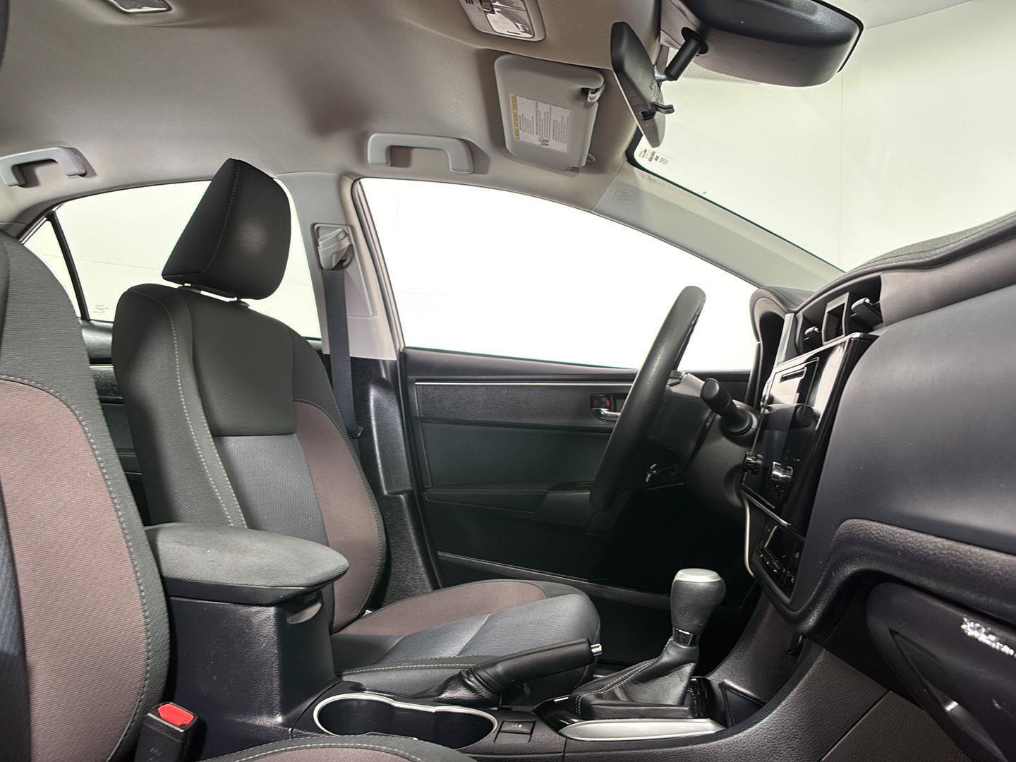 Used 2018 Toyota Corolla LE FWD image 12