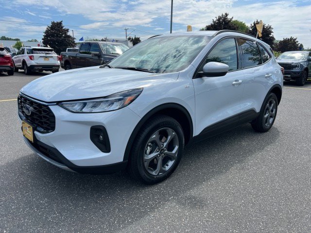 Certified 2025 Ford Escape ST-Line Select AWD/4WD image 3