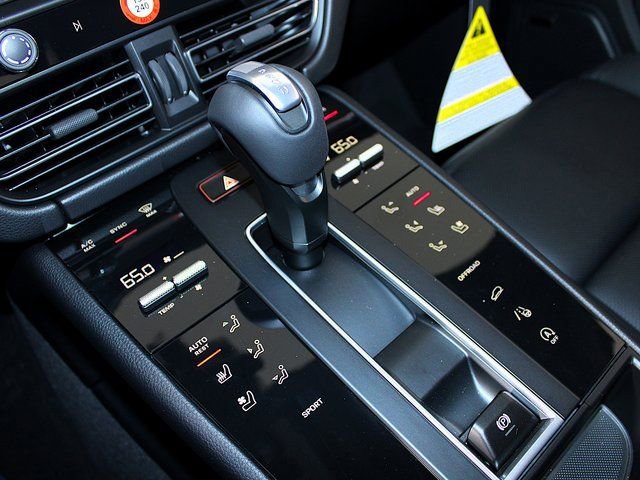 New 2026 Porsche Macan image 17