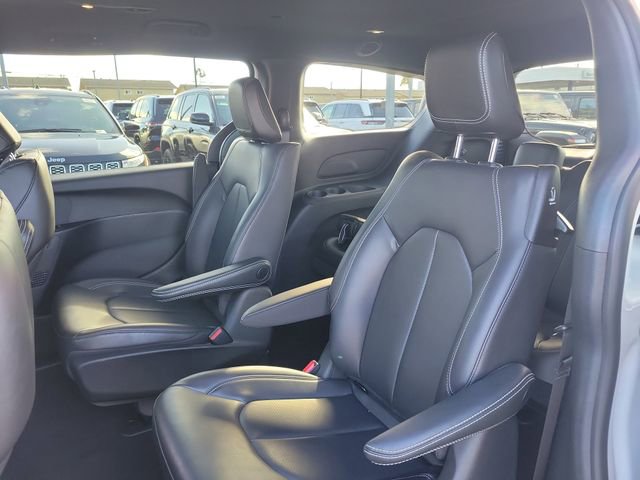 New 2023 Chrysler Pacifica Touring-L w/ S Appearance Package FWD image 12